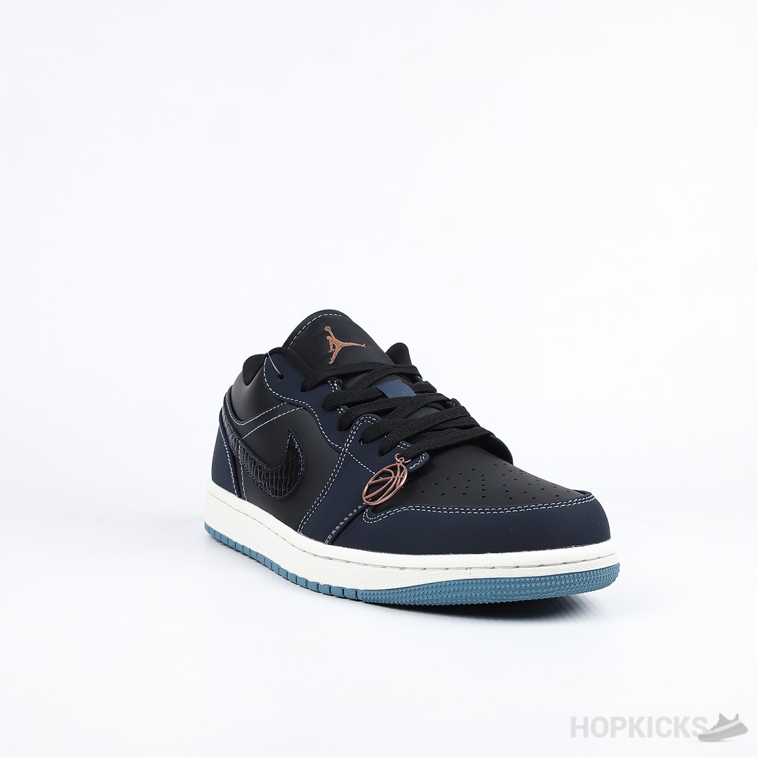 Pink sales reptile jordans